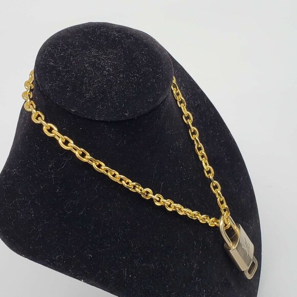 100% Auth Louis Vuitton Lock & Key with Unbranded Gold Plated Chain Necklace - Picture 5 of 6